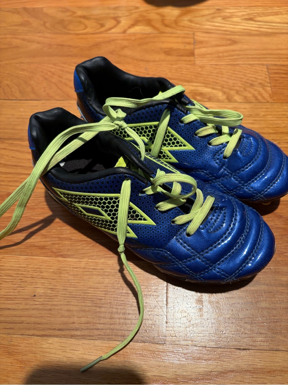 Source Unknown Blue and Neon Green Kids Soccer Sneakers